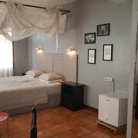 Q-Bar & Guesthouse Νταρ ες Σαλάμ Εξωτερικό φωτογραφία