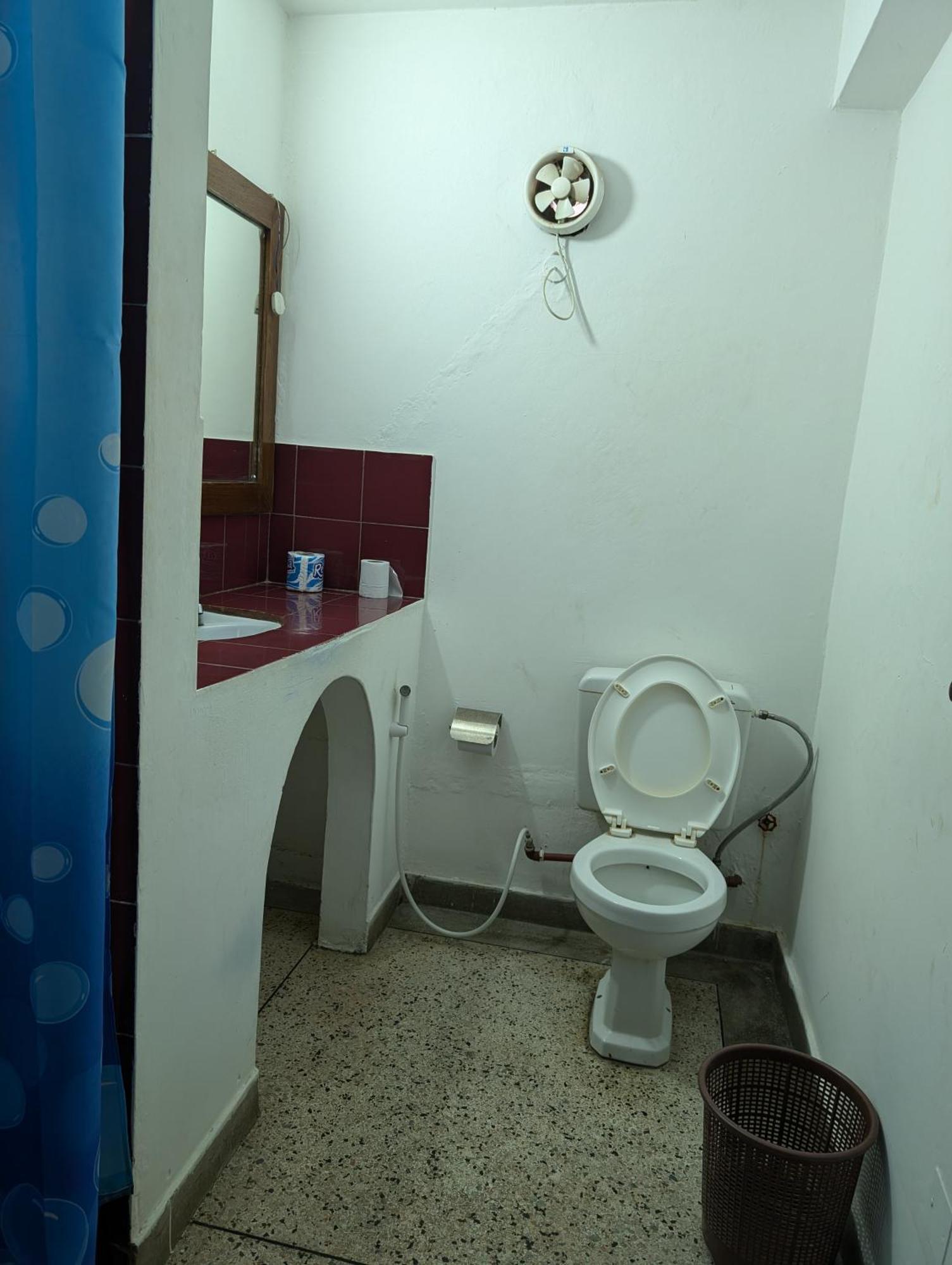 Q-Bar & Guesthouse Νταρ ες Σαλάμ Εξωτερικό φωτογραφία