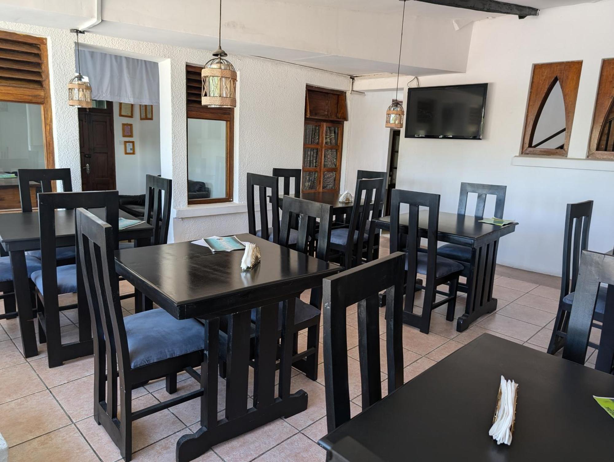 Q-Bar & Guesthouse Νταρ ες Σαλάμ Εξωτερικό φωτογραφία