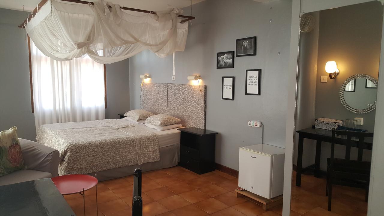 Q-Bar & Guesthouse Νταρ ες Σαλάμ Εξωτερικό φωτογραφία